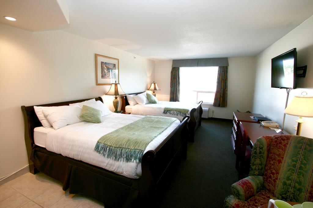 Foxwood & Hotel Drayton Valley